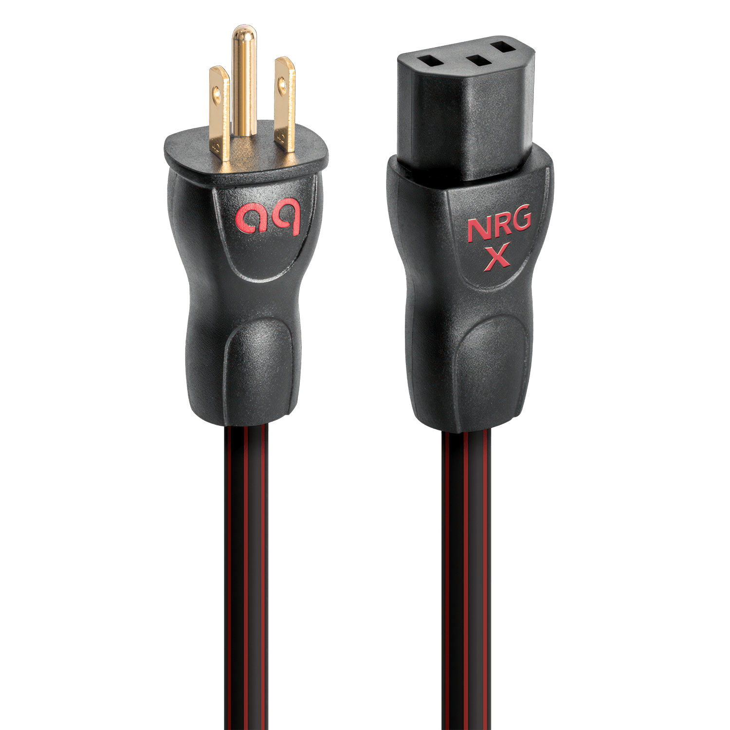 Konektory napájecího kabelu Audioquest NRG X3 C13 — síťová zástrčka a koncovka IEC C13 na červeno-černém kabelu
